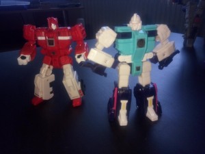 Review and in-hand images of Walgreens-exclusive Titans Return Wingspan & Cloudraker