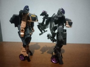 Transformers News: Comparison Between the 2 ROTB Nightbird Deluxe Toys