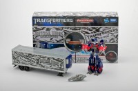 Transformers News: 2012 Transformers CybertronCon Exclusive - Universal Studio Optimus Prime Special Edition