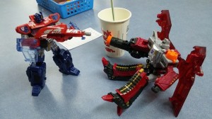Transformers News: New Images Platinum Edition “One Shall Stand, One Shall Fall” Set