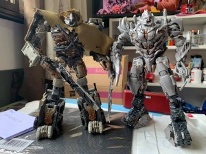 Transformers News: Comparison Image Between Studio Series Leader Megatron and Voyager Megatron