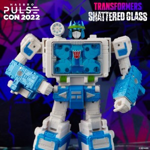 Transformers News: Video Review for Transformers Shattered Glass Soundwave