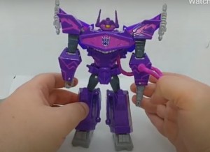 Transformers News: Video Review for Transformers Authentics Shockwave