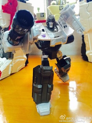 Transformers News: In-Hand Images - Transformers Generations Cyber Series Megatron