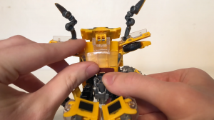 Transformers News: Studio Series 27 Deluxe Class Clunker Bumblebee has a pin to hold the floppy roof (English reviews)