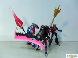 Transformers News: New Photo Gallery of the Transformer Combiner Hunters SDCC 2015 exclusive three pack