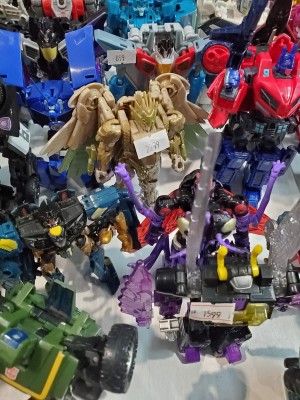 Transformers News: New ROTB Studio Series Airazor Figure Randomly Found Loose in a Philippines Mall
