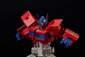 Optimus prime store idw model kit