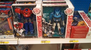 Transformers News: Transformers Robots in Disguise Hyperchange Steeljaw sighted at retail