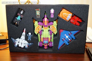 Transformers News: New Gallery: BotCon 2014 Transformers Pirates vs Knights Boxset, Attendee Exclusive, Custom Class