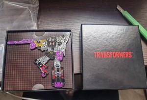 Transformers News: Images of Limited and China Exclusive Legacy Menasor Box Set with Pin
