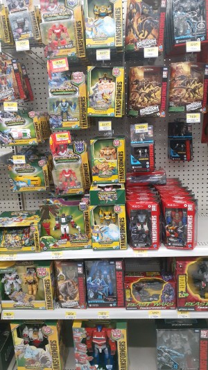 Transformers News: New Canadian Sightings Include Retro Beast Wars Scorponok and Legacy Core and Deluxe Class Figures
