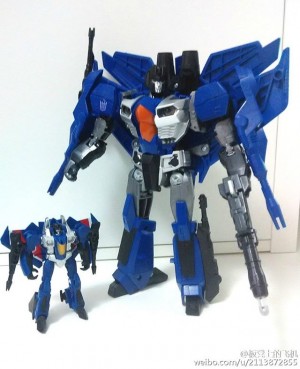 Transformers News: In-Hand Images - Transformers Generations Combiner Wars Leader Class Thundercracker