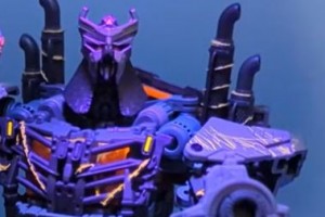 Transformers News: North American Collectors are Getting ROTB SS Scourge + Review Showing him under Black Light