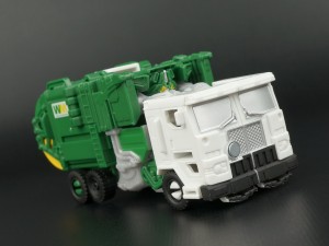 Transformers News: New Galleries: AOE Power Attackers Claw Crush Junkheap