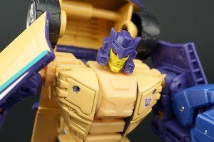 Transformers News: New Gallery: Club Subscription 4.0 Grabuge (aka Ruckus)