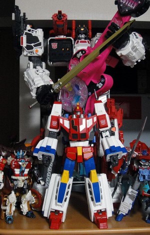 Transformers News: New size comparison images of Masterpiece Star Saber