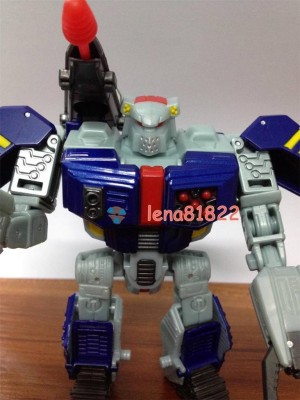 Transformers News: In-Hand Images: Transformers Generations Deluxe Tankor