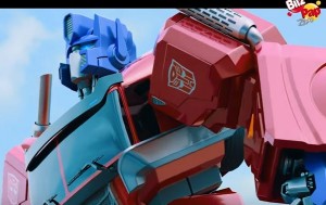 Transformers News: Transformers Evergreen Designs Featured in Bily y Maik Commercial