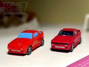 Comparison Images of Transformers Buzzworthy SS86 Cliffjumper and Kup with Original Releases