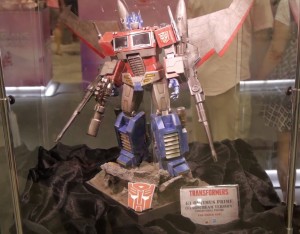 Transformers News: Hot Toys G1 Optimus Prime Starscream Version Video Clip Look from STGCC