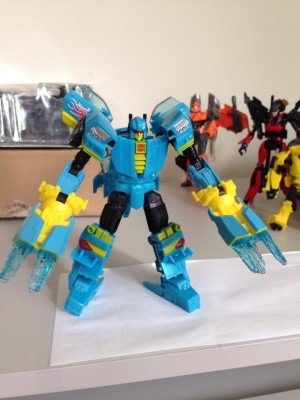 Transformers News: Video Review - Transformers Generations Deluxe Nightbeat