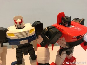 Transformers News: In Hand Images of Transformers Generations Cyber Battalion Sideswipe