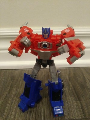 Transformers News: Pictorial Review for Deluxe Optimus Prime from Transformers Cyberverse