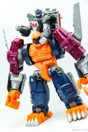 Transformers News: In-Hand Images of Transformers Power of the Primes Optimal Optimus