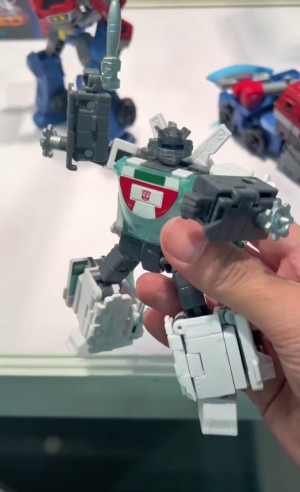 Transformers News: First Look and Hands On Video with Legacy Origin Wheeljack