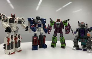 Transformers News: In Hand Images of Earthrise Scorponok with Height Comparisons