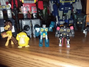 Transformers News: In Hand Images of Kingdom Blaster and Eject with Size Comparisons