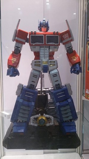 Transformers News: New Images of Ultimetal Series Non-Transforming Optimus Prime