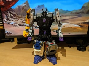 Transformers News: More In hand Images of Motormaster / Menasor Including CW Compatibility