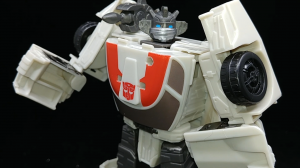 Transformers News: Review of Transformers Authentics Wheeljack