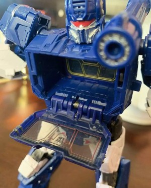 Transformers News: New Images of Studio Series Bumblebee Movie Soundwave