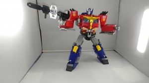 Transformers News: Chuck's Reviews Transformers Generations Selects Star Convoy