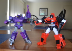 Transformers News: In Hand Images of Cyber Battalion Shockwave and Sideswipe Showing Poseability and Alt Modes