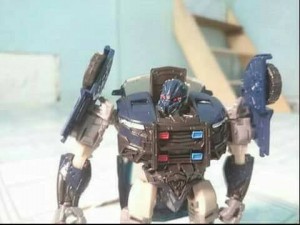 Transformers News: First Images of Transformers: The Last Knight Deluxe Barricade