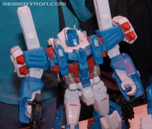 Transformers News: Toy Fair US 2015 video of Transformers Generations Combiner Wars Figures, Ultra Magnus' Hammer, Minimus Ambus Feature