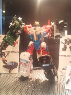 Transformers News: Unite Warriors EX Sky Reign Revealed at Tokyo Toy Show, UW Ratchet confirmed