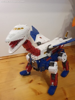 Transformers News: New In-Hand Photos Of Earthrise Commander Class Sky Lynx