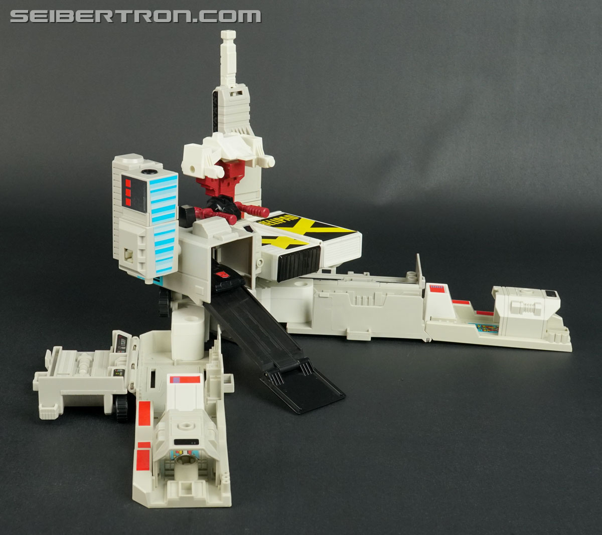 Transformers G1 1986 Metroplex (Metroflex) (Image #32 of 278)