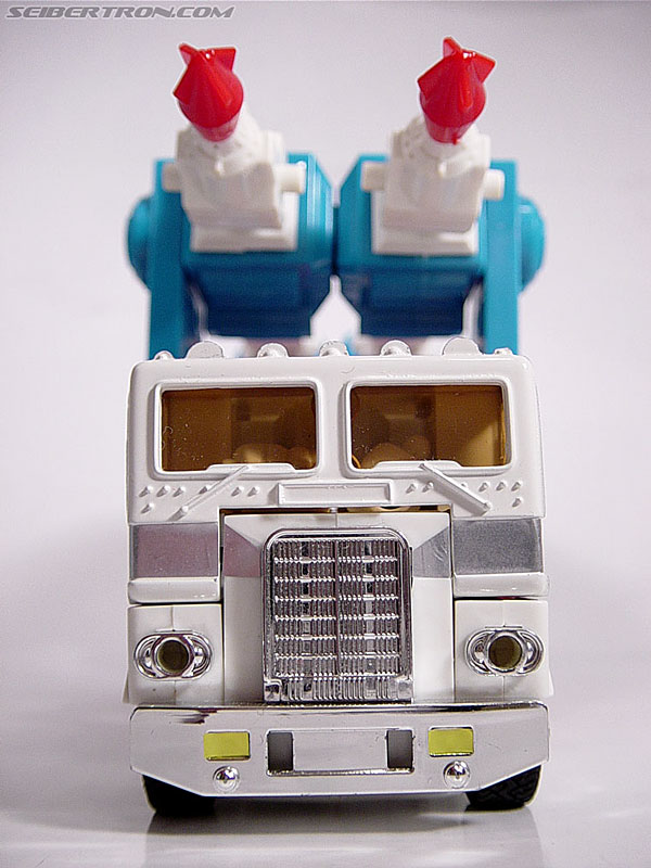 Transformers G1 1986 Ultra Magnus (Reissue) (Image #13 of 46)