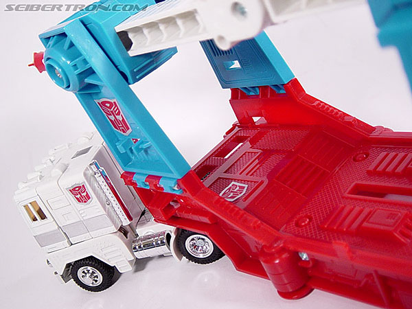 Transformers G1 1986 Ultra Magnus (Reissue) (Image #17 of 46)