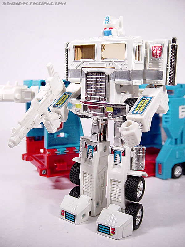 Transformers G1 1986 Ultra Magnus (Reissue) (Image #21 of 46)