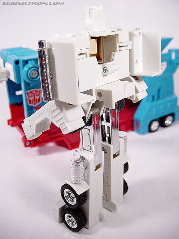 Transformers G1 1986 Ultra Magnus (Reissue) (Image #22 of 46)
