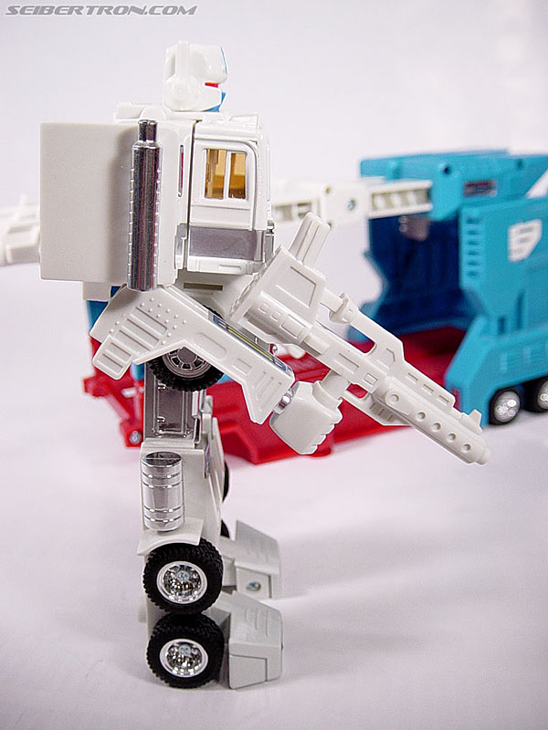 Transformers G1 1986 Ultra Magnus (Reissue) (Image #23 of 46)