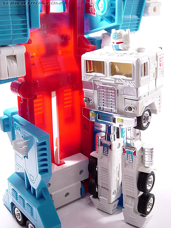 Transformers G1 1986 Ultra Magnus (Reissue) (Image #29 of 46)