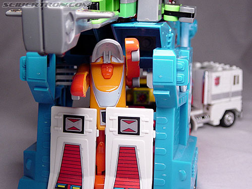 Transformers G1 1986 Wheelie (Reissue) Toy Gallery (Image #1 of 89)